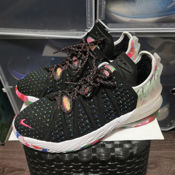 Nike LeBron James 18 - Picture 1 of 5